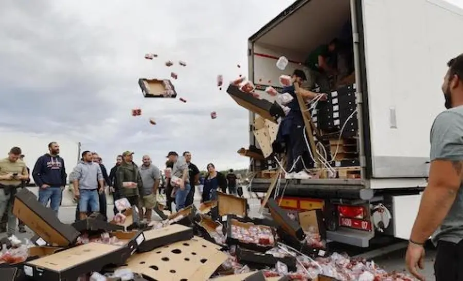 Continúan las protestas y bloqueos en las carreteras francesas