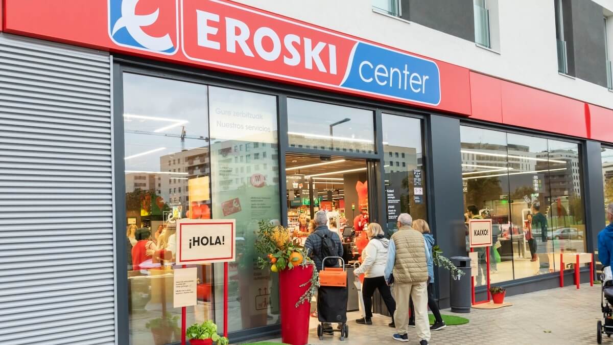 Eroski se desprende de más de 130 tiendas propias para centrarse en las franquicias