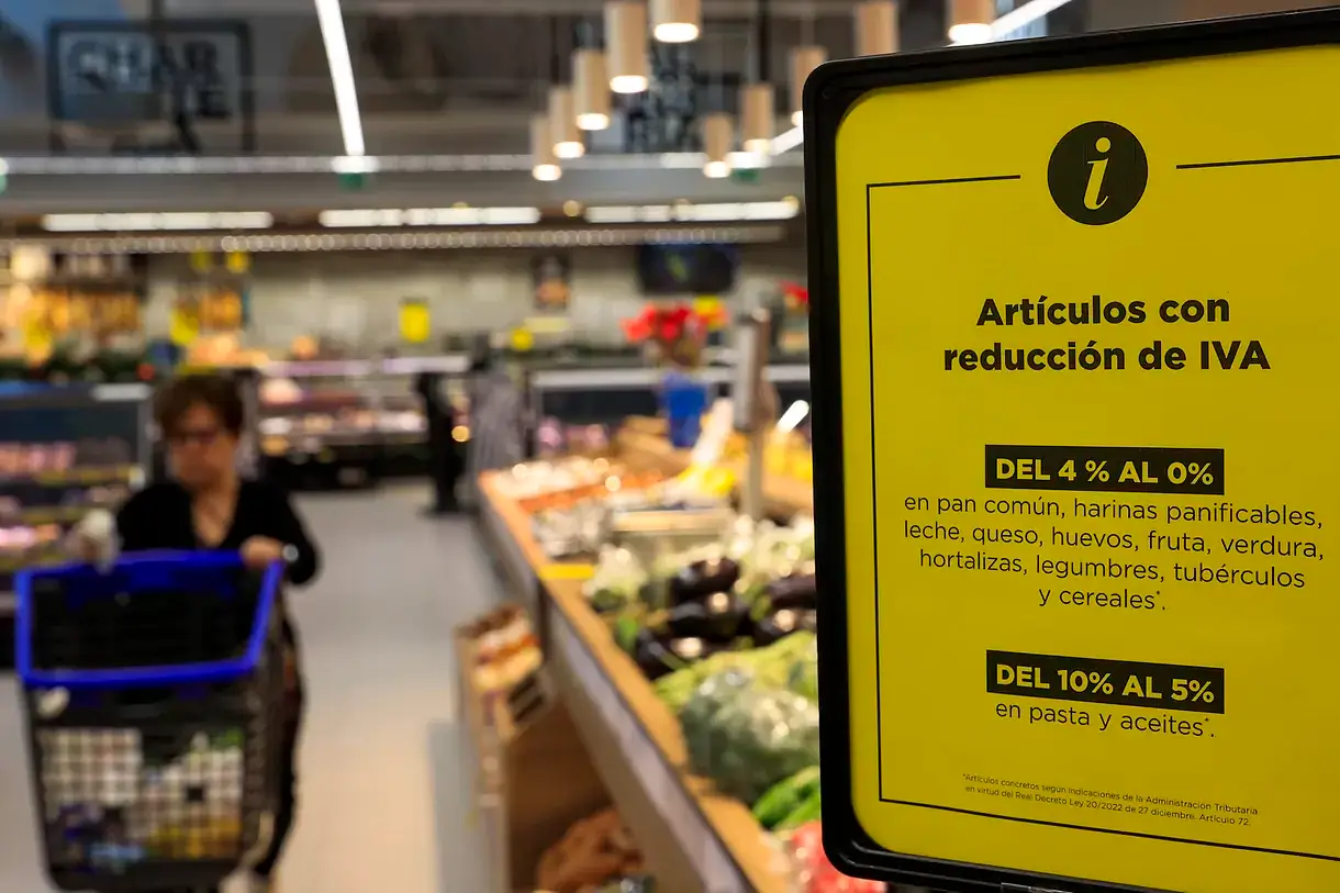 La cesta de la compra básica es un 19% más cara que en enero de 2023 pese a que los alimentos llevan un año con el IVA rebajado