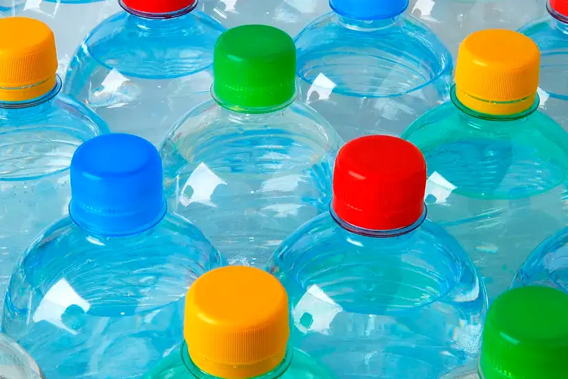 La industria alimentaria avisa: faltan materias primas para fabricar los envases que marca la ley