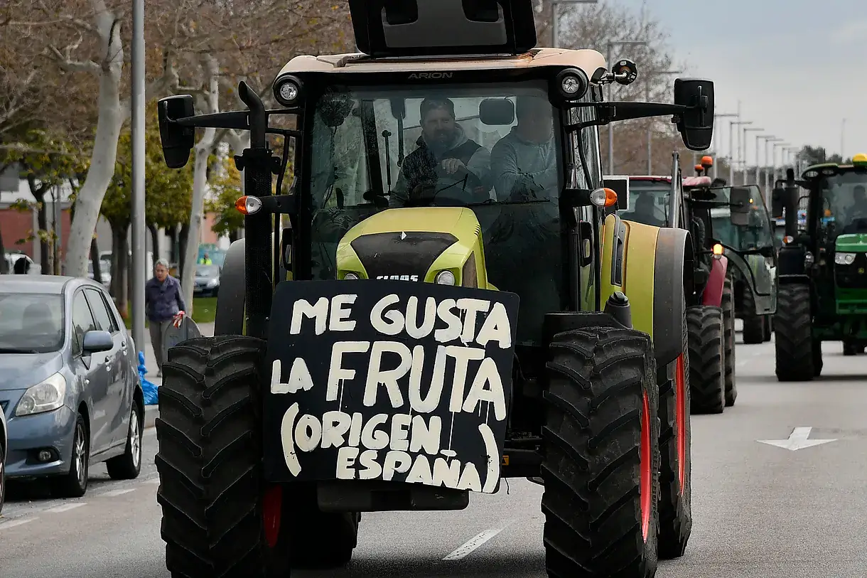 Los tractores llegan a Madrid: la crisis de los agricultores amenaza con disparar aún más los precios de los alimentos en el supermercado
