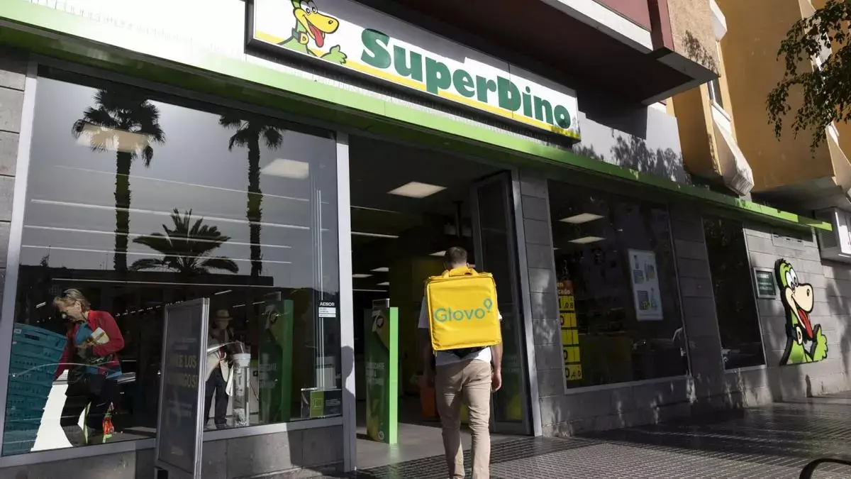 HiperDino se alía con Glovo: entregas a domicilio en una media de 30 minutos