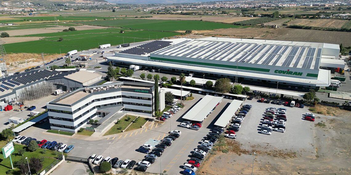 Covirán se compromete a implantar el uso de energías renovables en sus centros logísticos y tiendas