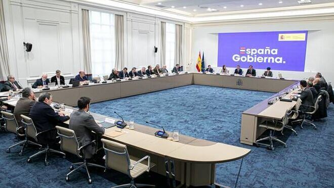 Los transportistas exigen la libre circulación de mercancías en su primera reunión con Óscar Puente
