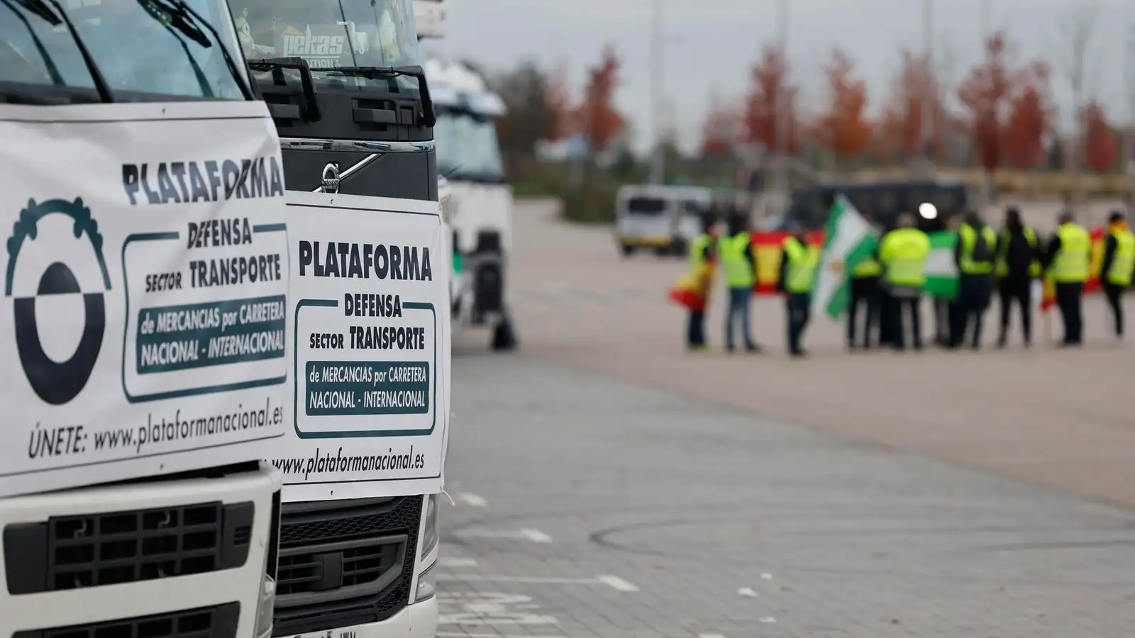 Los transportistas se suman a las protestas de los agricultores y convocarán un paro indefinido