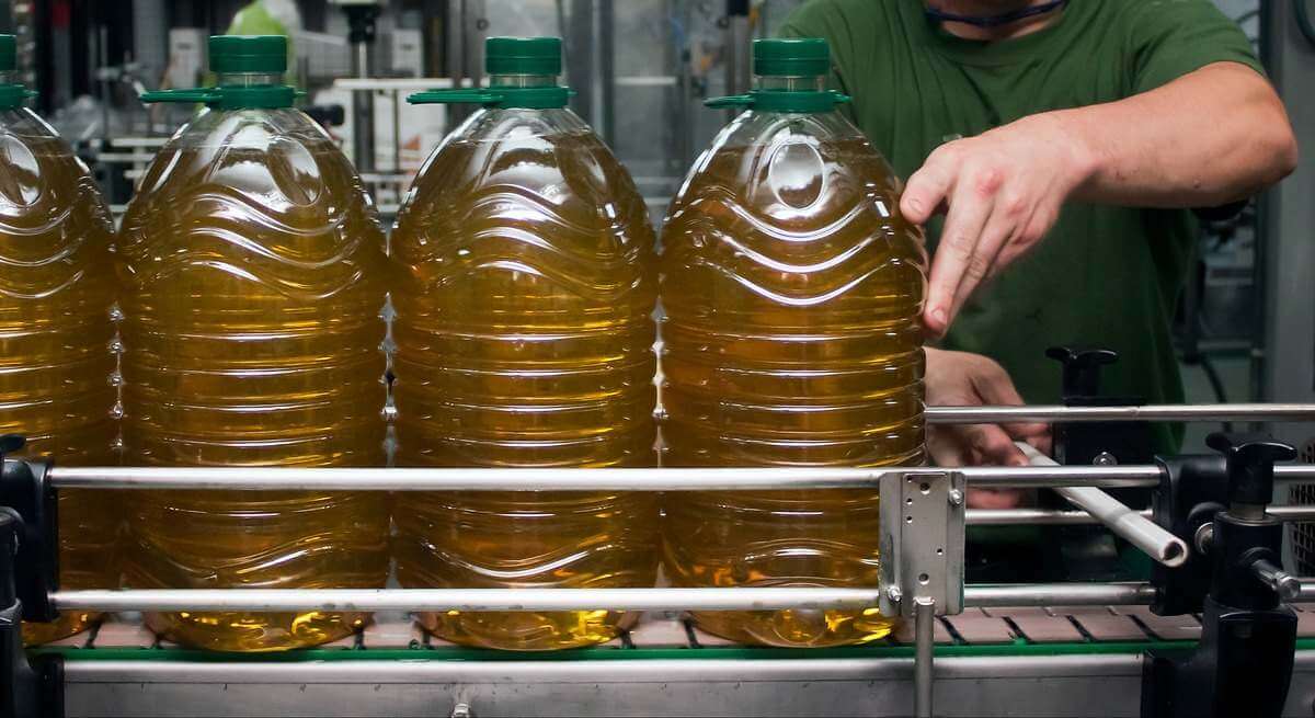 La moderación de precios eleva un 6% el gasto en consumo, pero el aceite de oliva sube un 76%