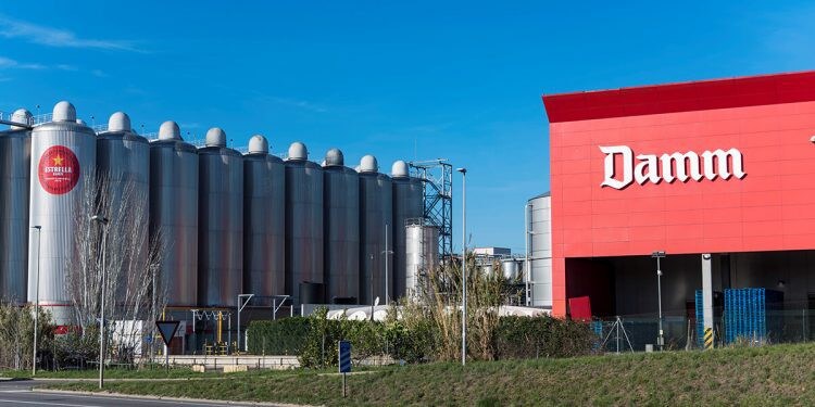 Descubre qué tienen que ver la mayor fabrica de cerveza de Europa, Sara Khadem y l’Ateneu Barcelonès