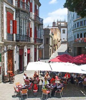 La hostelería considera que la prohibición de fumar en terrazas perjudicaría nuevamente al sector