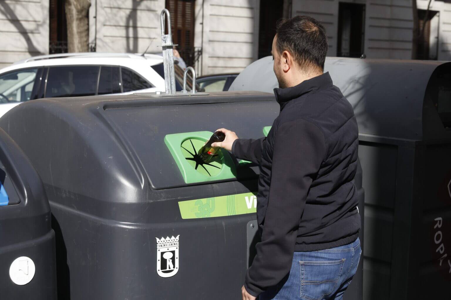 Los madrileños reciclan 10.000 toneladas de vidrio más que hace cinco años