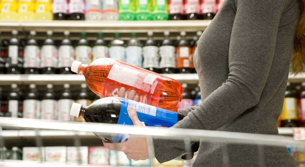 El estante de la Coca-Cola y de la Fanta aparece en el radar de la marca blanca, donde ya pesa un 23%