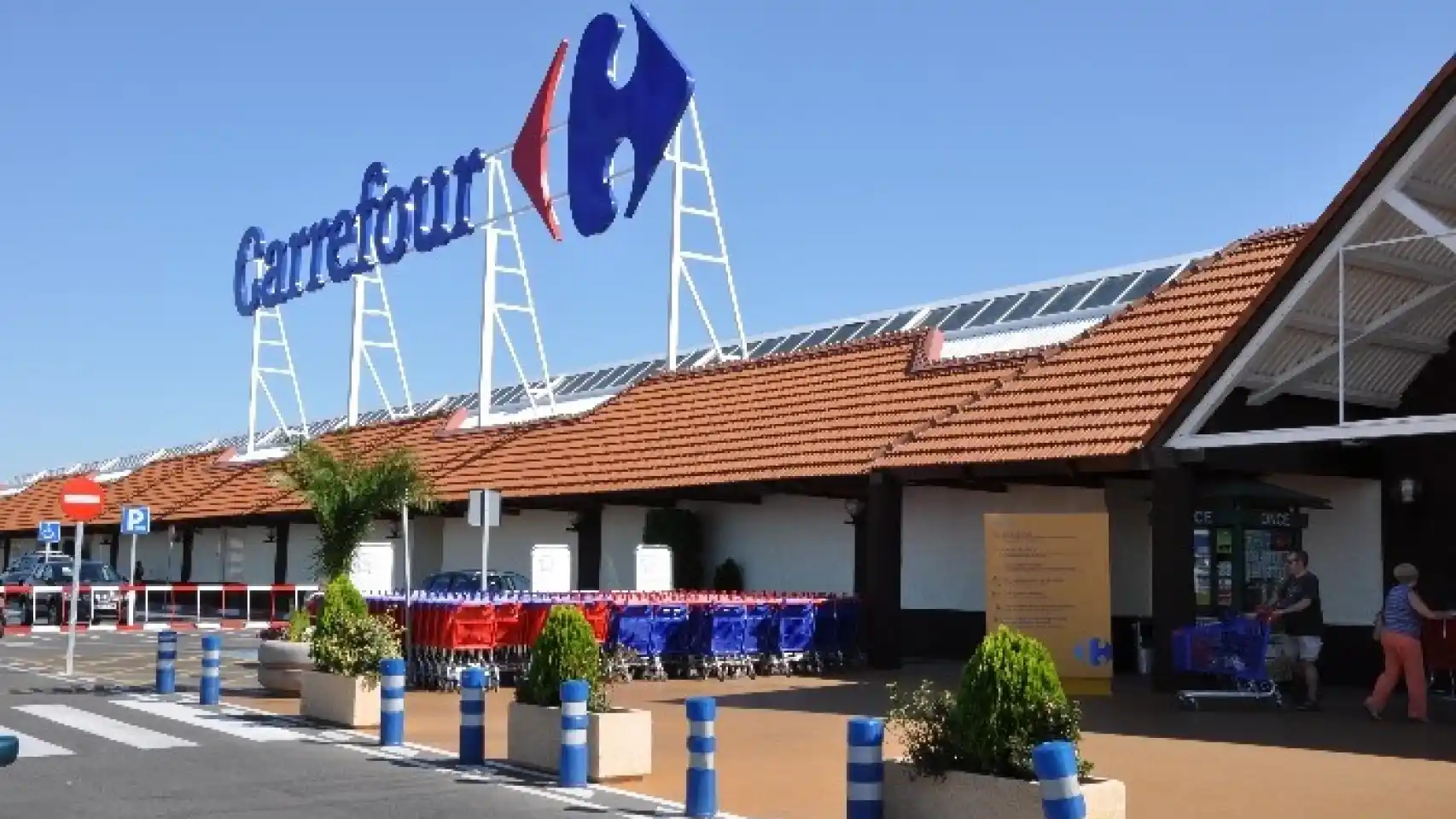 Carrefour vuelve a vender las patatas fritas Lays y la Pepsi en Francia tras alcanzar un acuerdo con la compañía