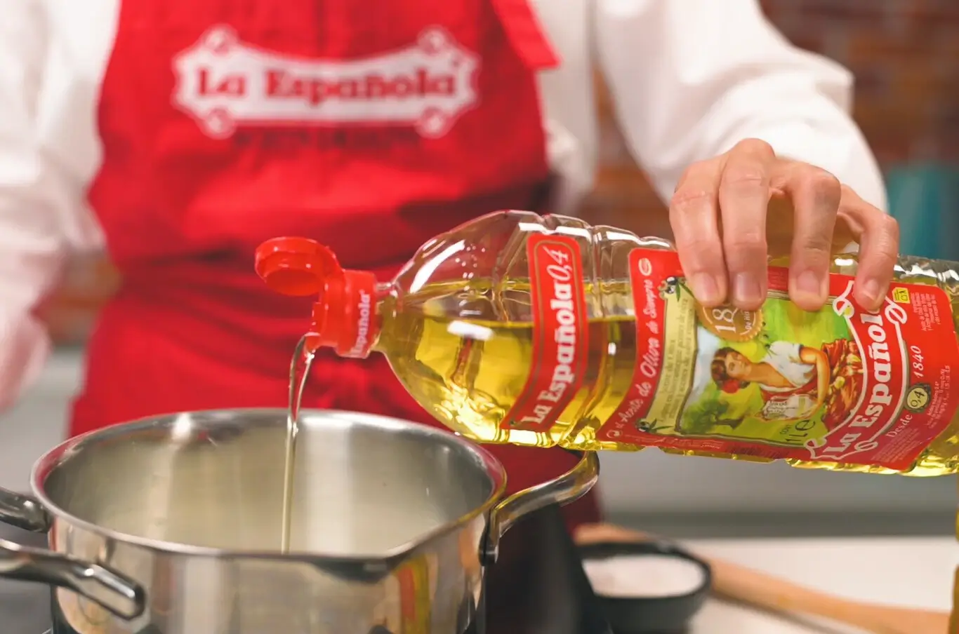 Carrefour y La Española se asocian para lanzar aceite de oliva a mitad de precio