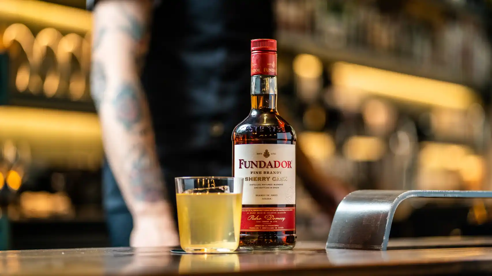 Brandy Fundador, del sillón de cuero y el puro a ponerse de moda entre los jóvenes: «Poder reclutar es un sueño»