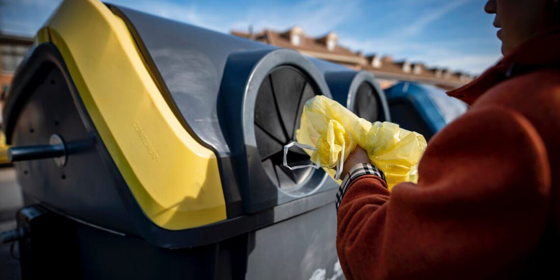 Los mayores de 50 años son los más comprometidos con el reciclaje de envases