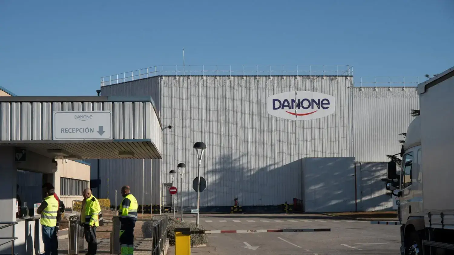 Danone se desmarca de los precios de marca blanca de Eroski y Alcampo