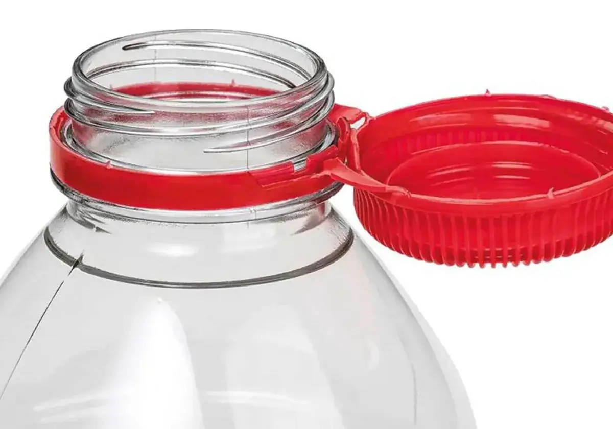 Entra en vigor la obligatoriedad europea de que los tapones de bebidas estén adheridos a las botellas
