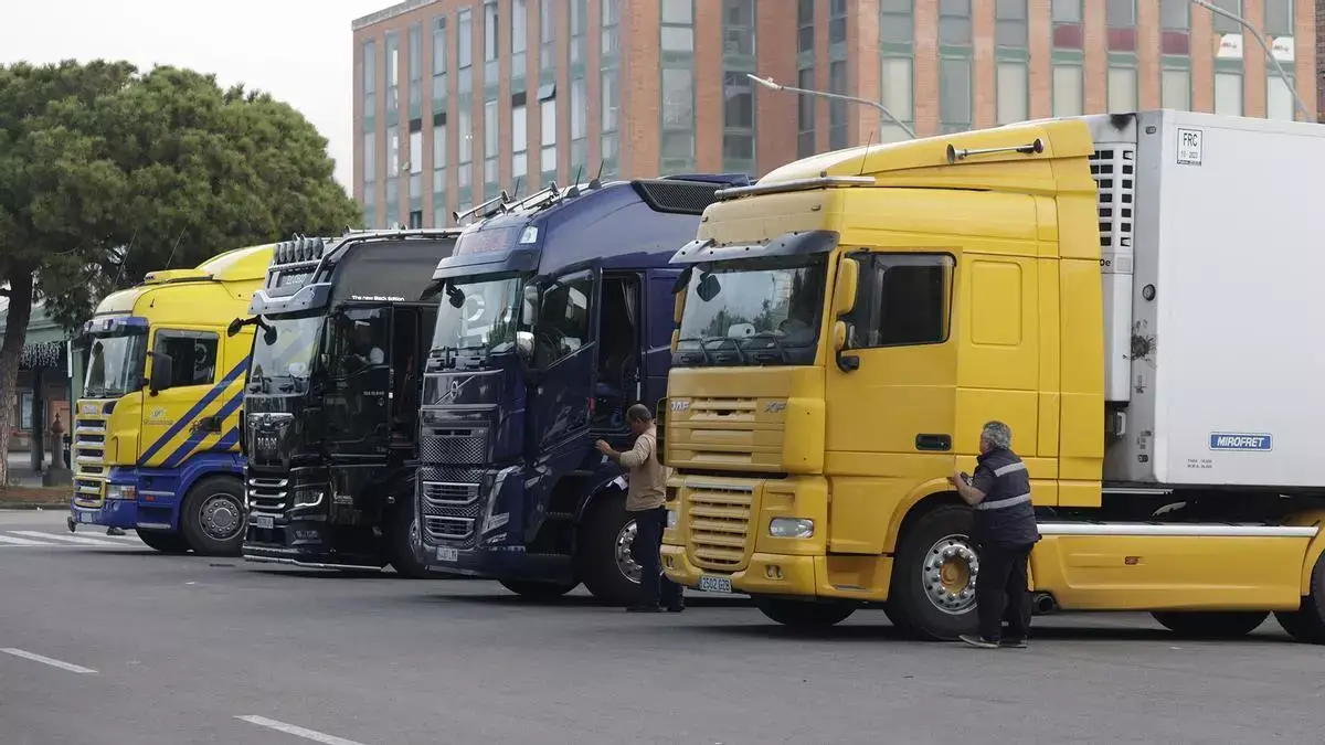 Huelga en la carretera: CCOO y UGT anuncian paros durante octubre en las empresas de transporte