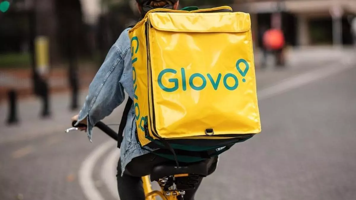 Bruselas investiga a Glovo y Delivery Hero por presuntamente armar un cartel de reparto