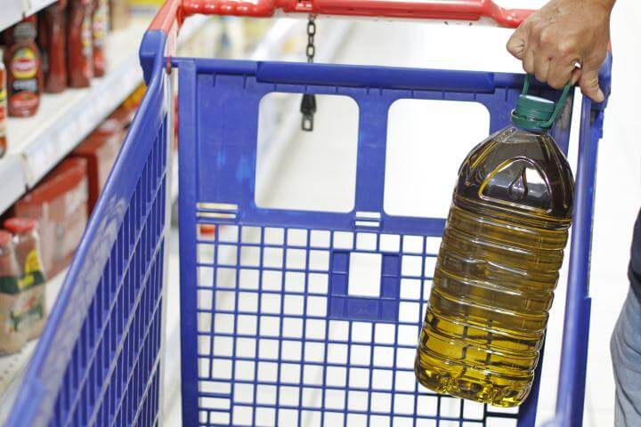 El Corte Inglés entra en la gran guerra del precio del aceite de oliva con una contundente oferta 