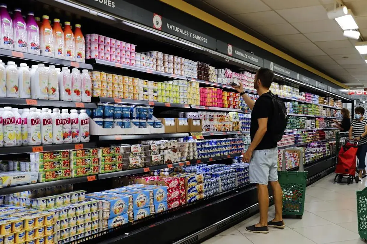 La patronal de Mercadona y Dia avisa de que la nueva normativa de envases europeo encarecerá los productos: «Obviamente, afectará a los precios»