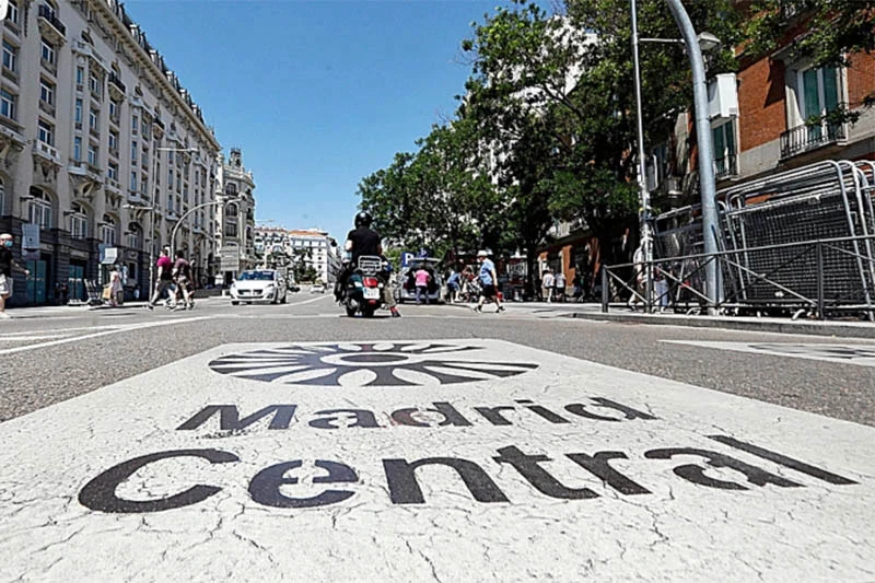 Las asociaciones de transporte celebran el fin de las ZBE en Madrid