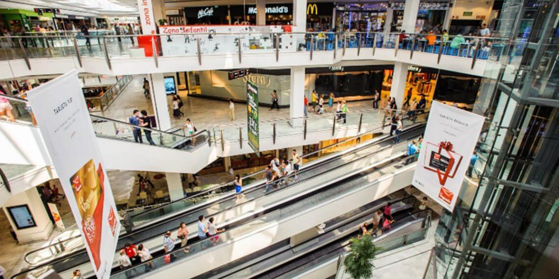La afluencia a los centros comerciales crece un 3,9% en agosto