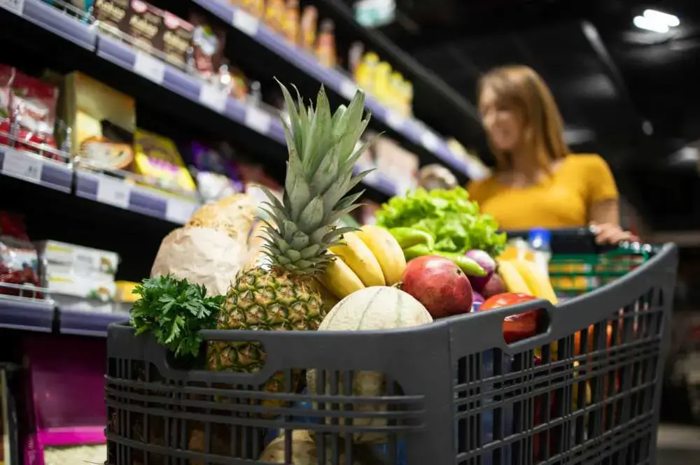 La subida de la cesta de la compra se ‘come’ el alza de los salarios: hay 14 puntos de brecha