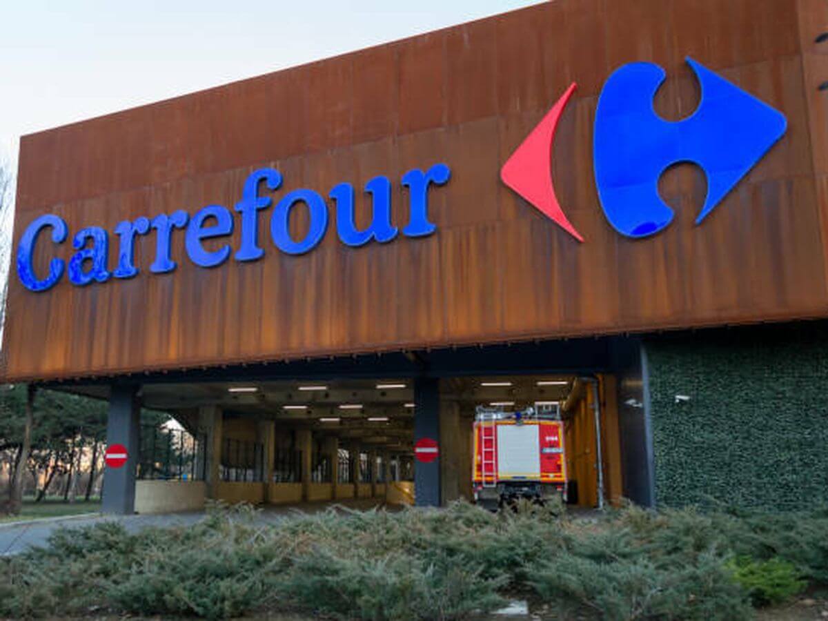 La nueva ayuda de Carrefour para personas mayores de 65 años: requisitos para solicitarlo