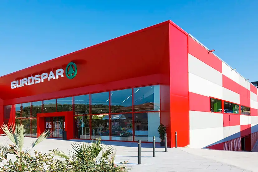 Fragadis compra más de la mitad de los supermercados de Economy Cash