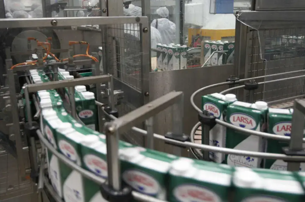 Los proveedores de Mercadona buscan leche: Entrepinares sube el precio, Naturleite y Capsa lo mantienen