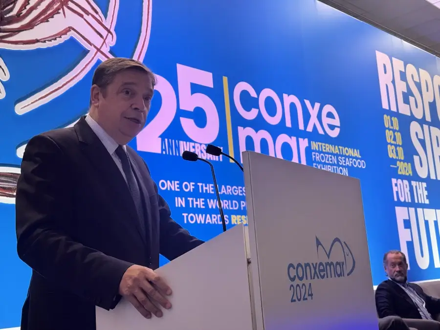 Luis Planas destaca el compromiso del sector pesquero español con la sostenibilidad.