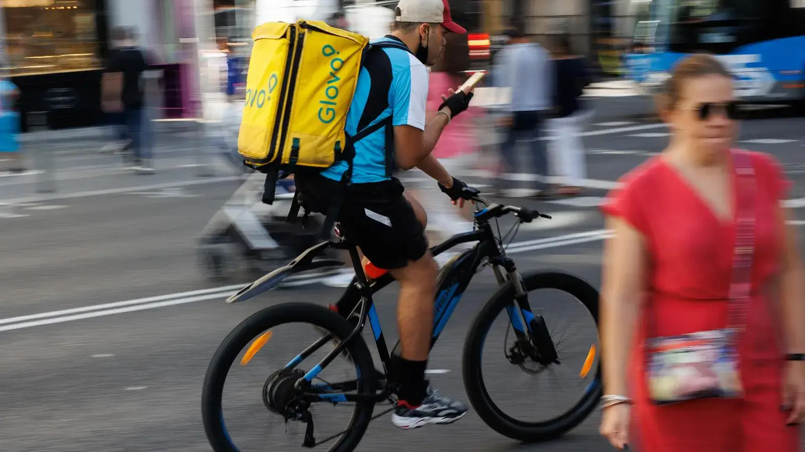 Los Estados de la UE dan la luz verde definitiva a la «Ley Rider» europea: las plataformas deberán demostrar que sus trabajadores sí son autónomos