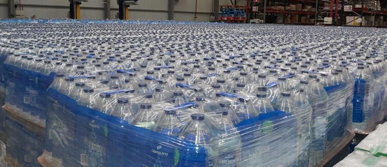 Supermercados e hipermercados garantizan el suministro de alimentos y agua en Valencia