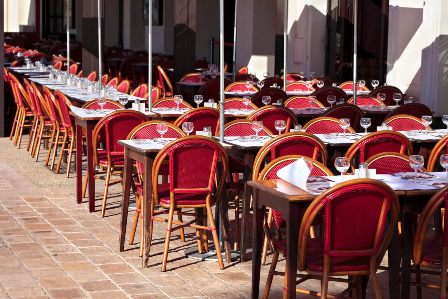 La hostelería modera su crecimiento tras lograr cifras récord de empleo en verano