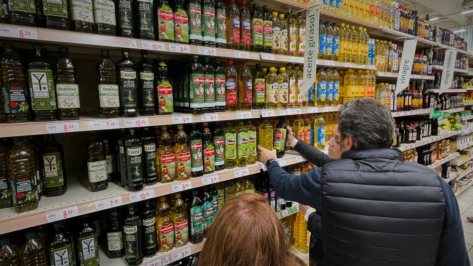 Este es el precio del aceite de oliva en Lidl, Carrefour, Alcampo y Supermercados DIA tras la subida del IVA