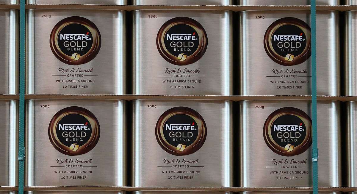 El precio del café mete en problemas a la empresa más cafetera del mundo: Nestlé trasladará los costes al consumidor