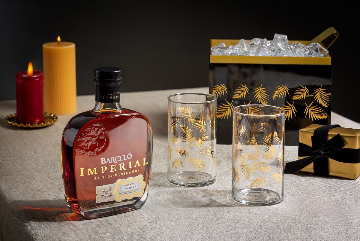 Una caja que esconde un pequeño bar, lo nuevo de Barceló Imperial para regalar (o regalarte)