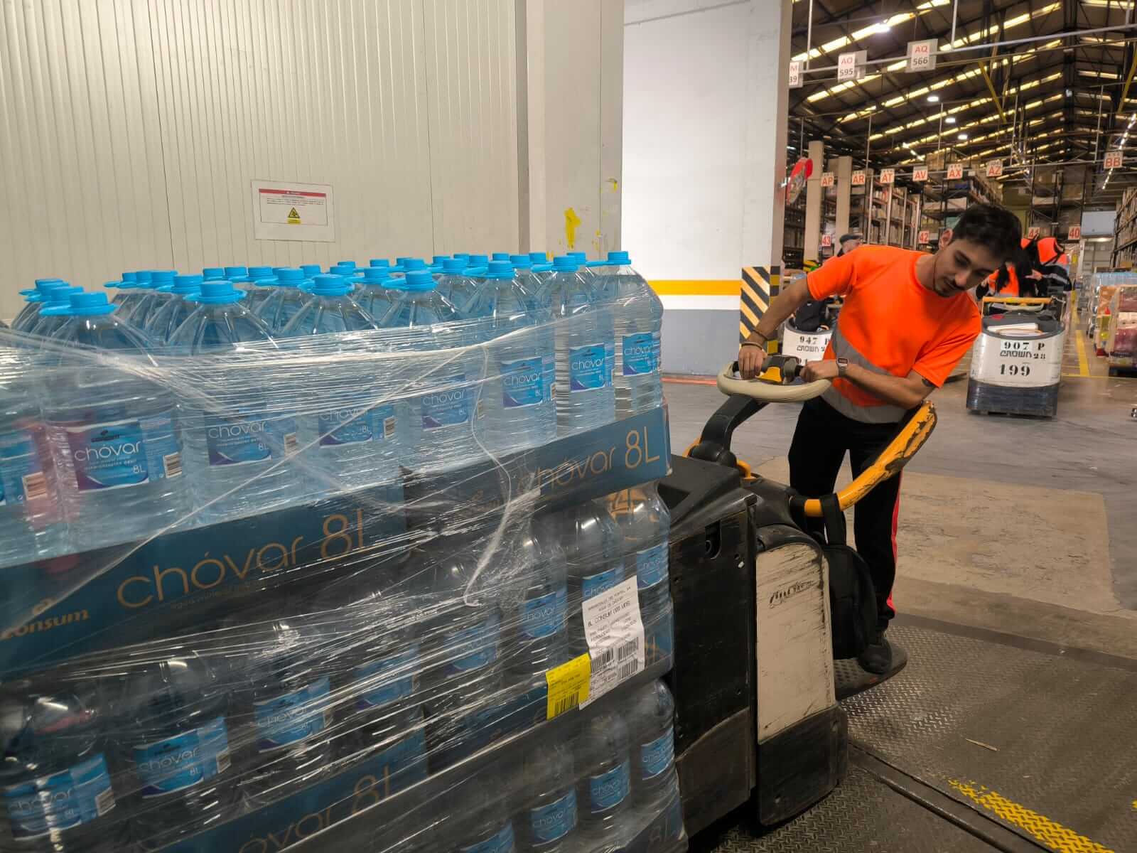 Consum mantiene una veintena de supermercados cerrados en las zonas afectadas por la DANA