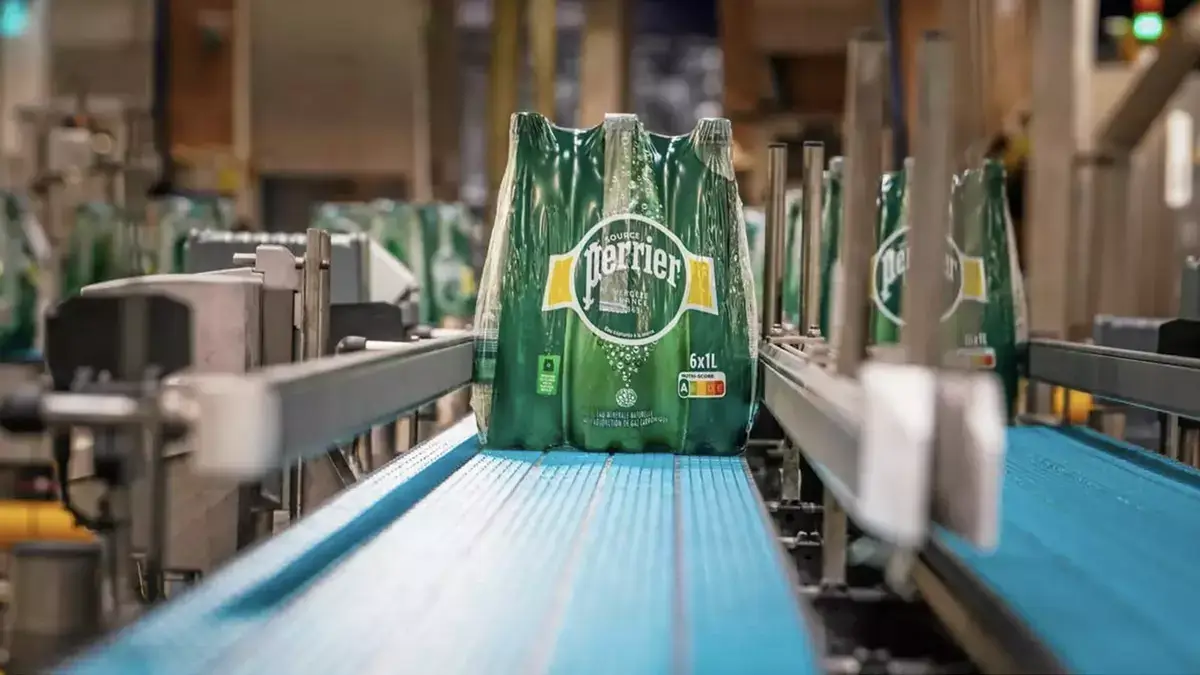 Nestlé, al borde de detener la producción de agua con gas Perrier