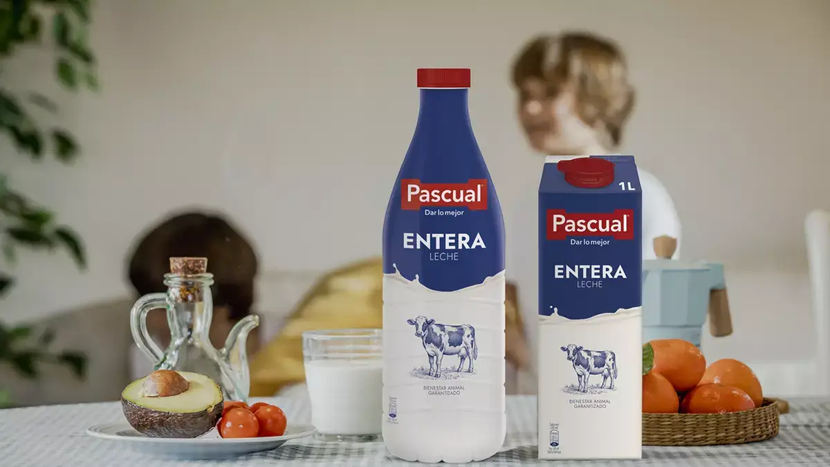 Leche Pascual estrena nueva imagen para «conectar» con el consumidor