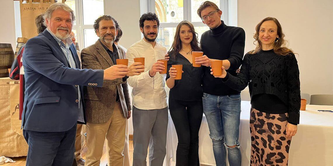 Ambar elabora un año más la cerveza para la festividad turolense de las Bodas de Isabel