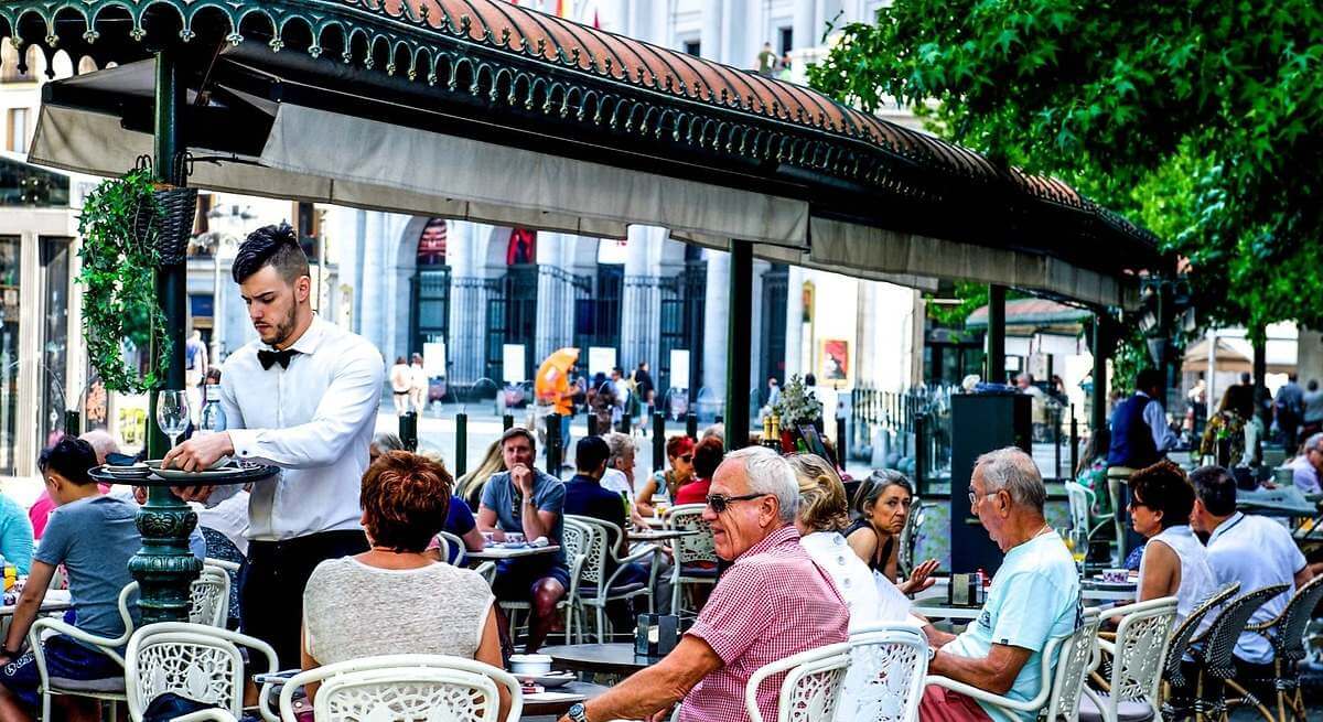 Los bares y restaurantes españoles facturaron un 6,5% más durante 2024