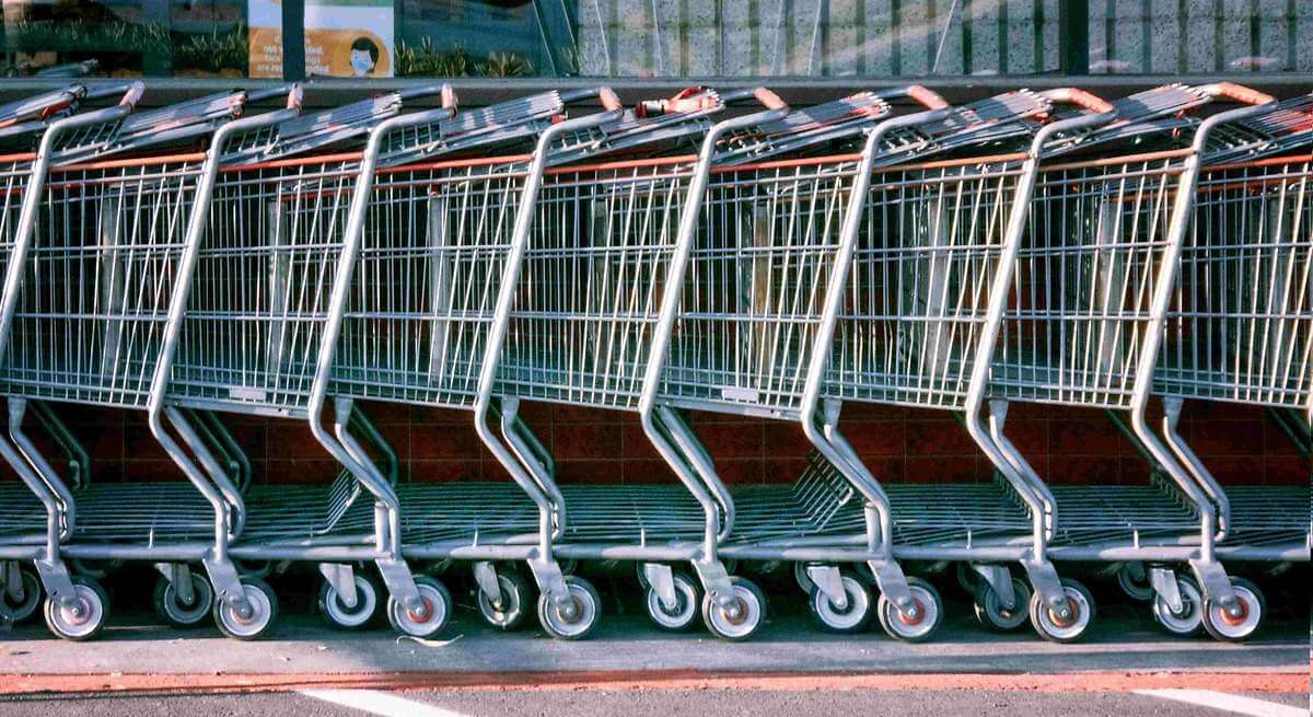 Los supermercados empiezan a surfear el tsunami normativo sobre la tabla de la subcontratación