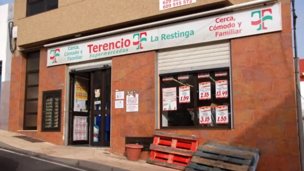 HiperDino desembarca en El Hierro con la absorción de Terencio Supermercados