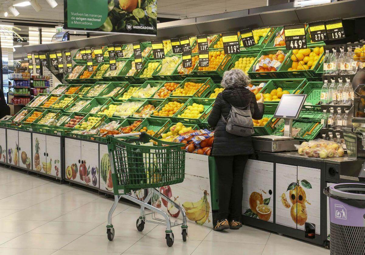 Mercadona y Eroski se enzarzan por un supermercado que involucra de lleno a una comunidad de vecinos: «No les gusta estar de alquiler»