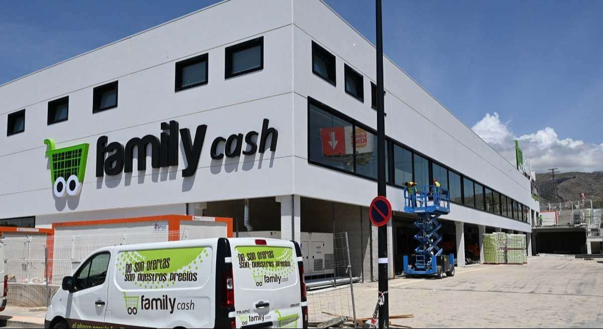 Family Cash ficha a JB Capital para levantar 250 millones y abrir nuevos supermercados