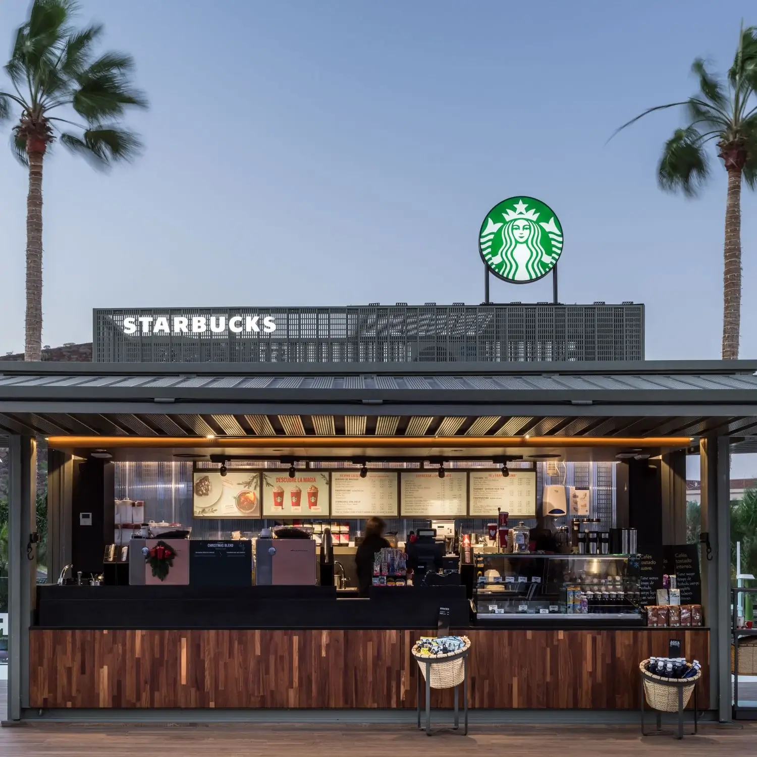 La recuperación de clientes para Starbucks pasa por introducir la IA y renovar tiendas