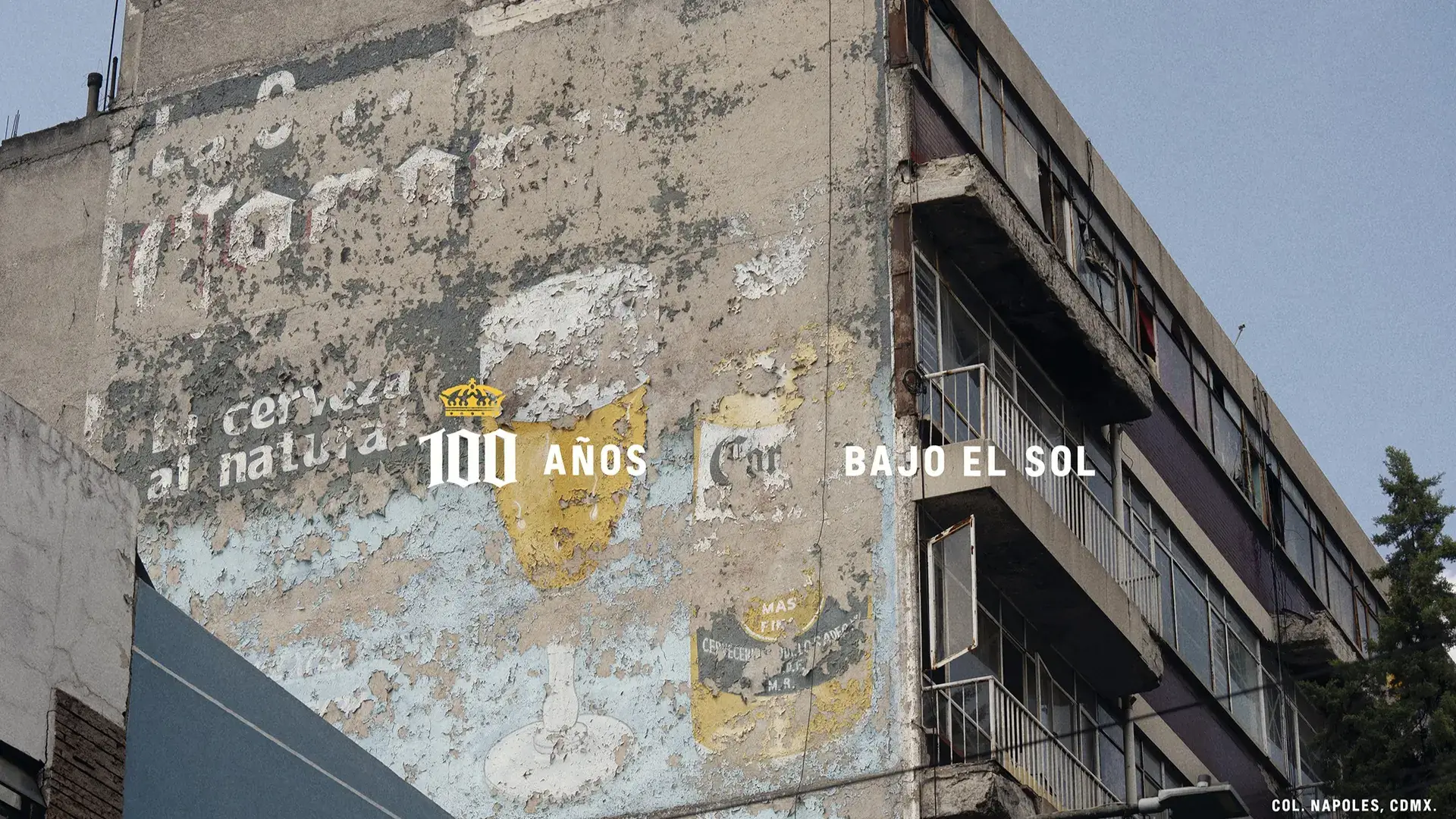 Corona celebra sus 100 años ‘al sol’