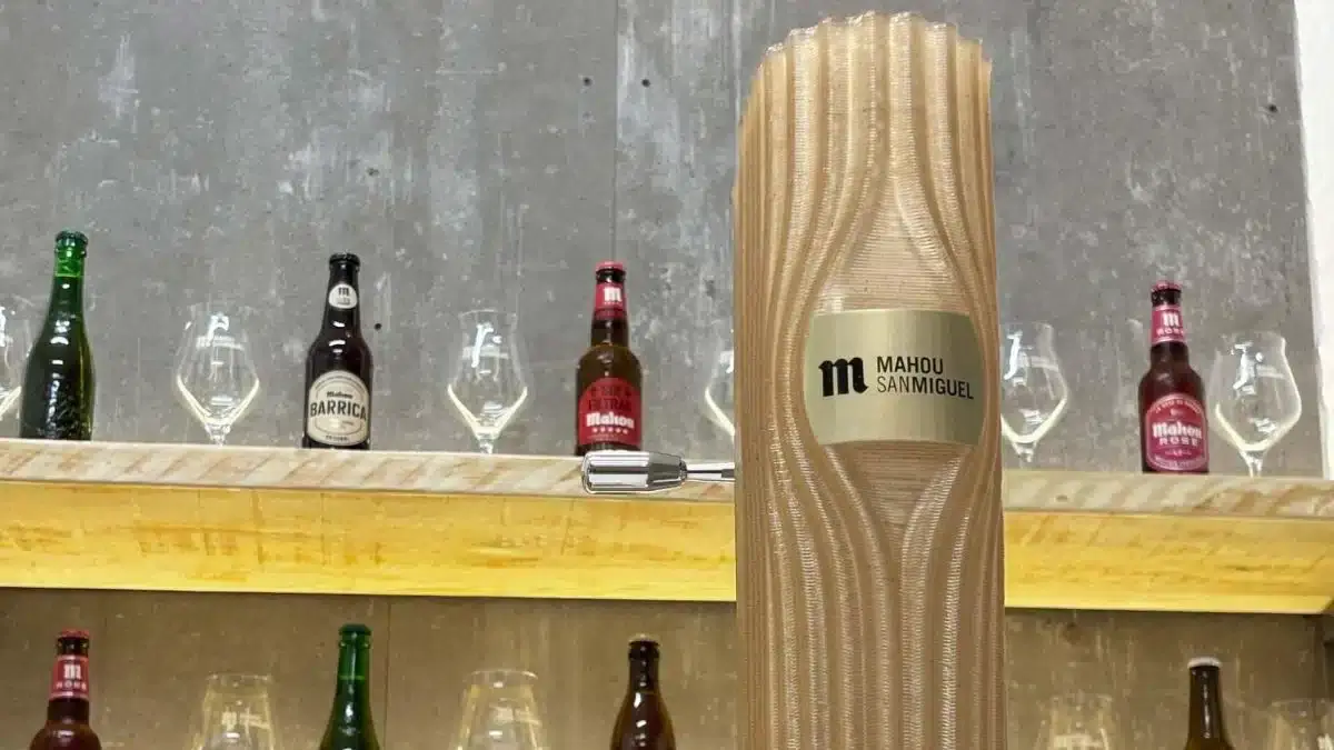 La cervecera Mahou crea y fabrica el primer grifo hecho con su propia cerveza