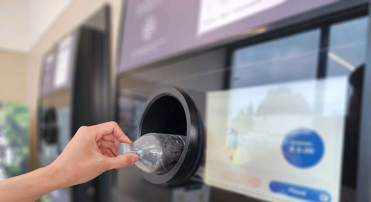 ¿Devolver las latas y los envases de plástico a las tiendas?: El Gobierno negocia con los supermercados aplazarlo hasta 2028